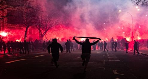 ألعاب نارية و سخرية.. جماهير مارسيليا تحتفل بسقوط باريس أمام بايرن بالأبطال (فيديو)